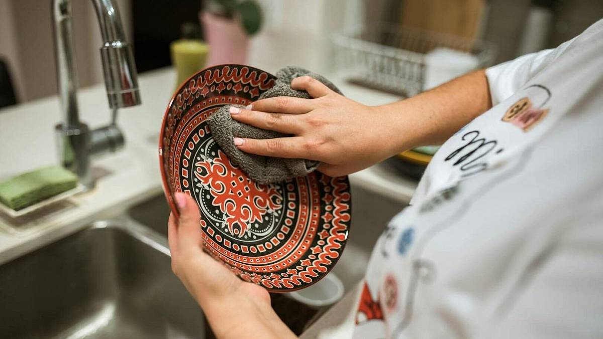 Celulózové utěrky: V čem jsou lepší než obyčejné a co vše s nimi můžete utírat