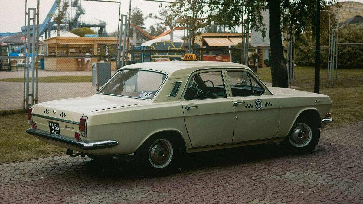 Zbylo vám z dětství tohle bílé autíčko. Sběratelé za něj dnes nabízejí 10 000 Kč