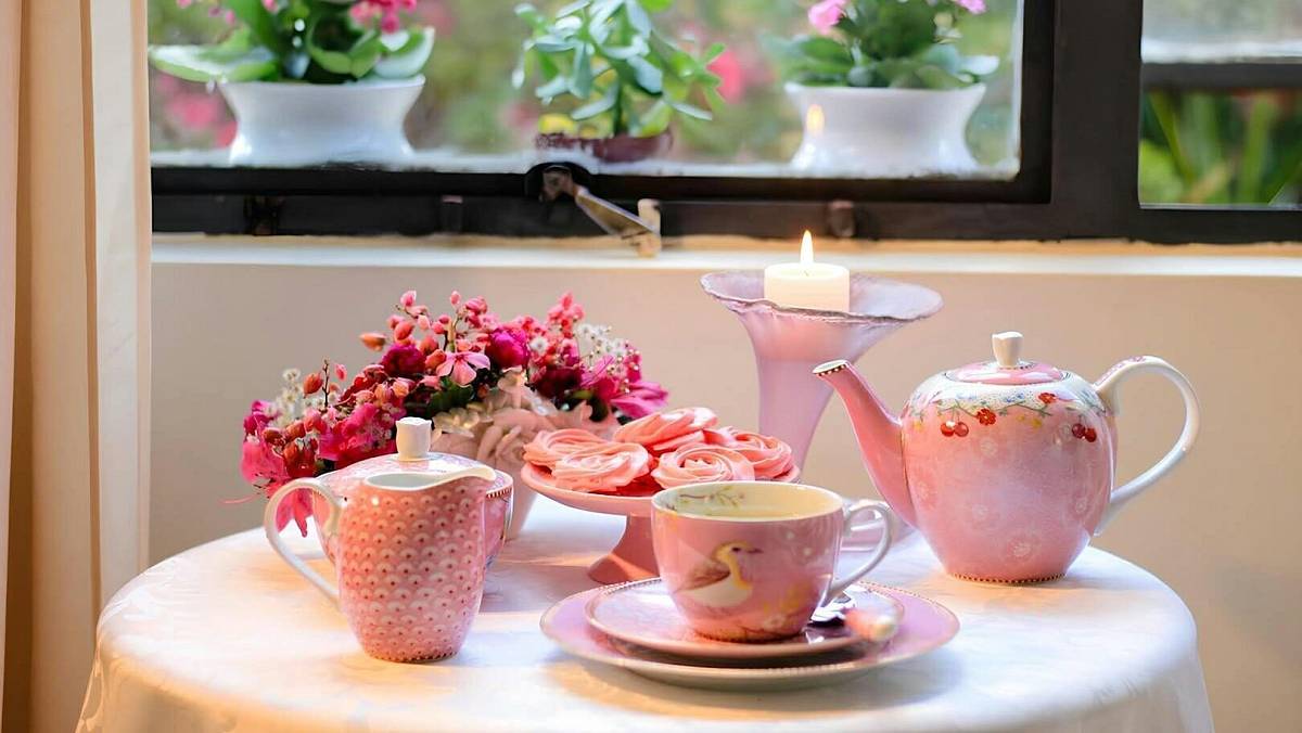 Růžový porcelán z Chodova býval luxusním zbožím. Dnes o něj mají zájem sběratelé