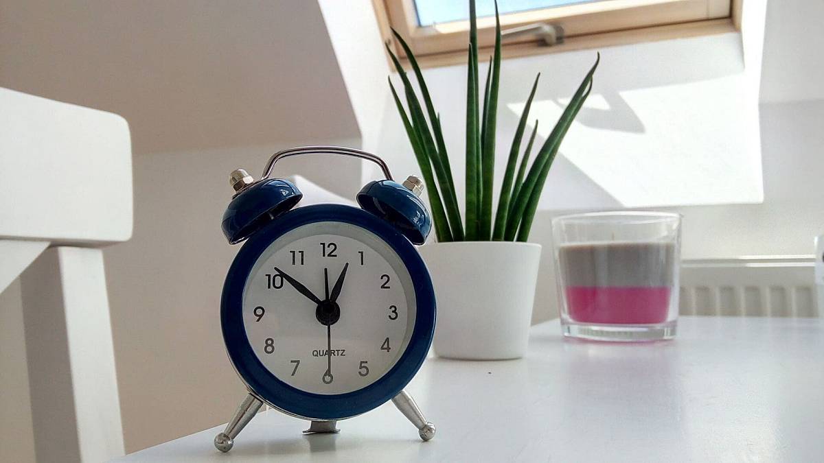 Přechod na zimní čas letos proběhne jinak. Česko by se mělo připravit