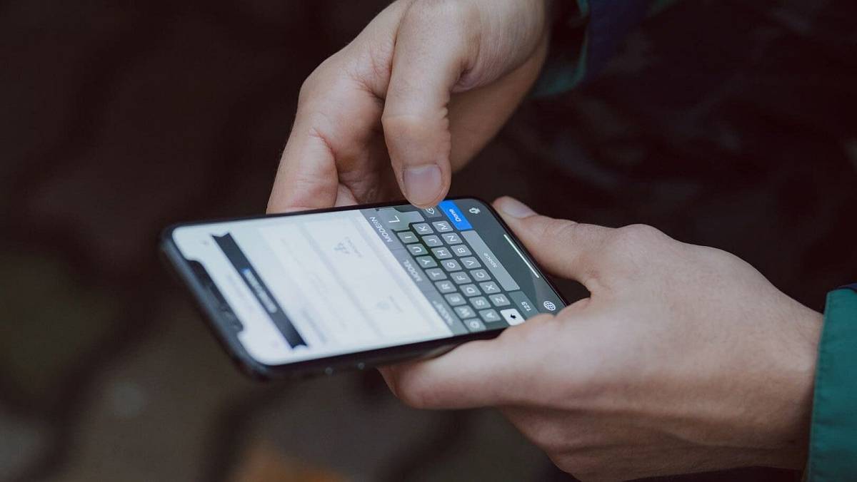 Policie ČR varuje: Nereagujte na tyto SMS od nás. Jde o bankovní podvod