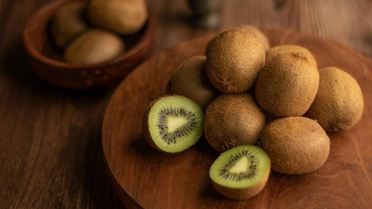 Kiwi může pomoci při cukrovce a vysokém krevním tlaku. Jak ho zařadit do jídelníčku?