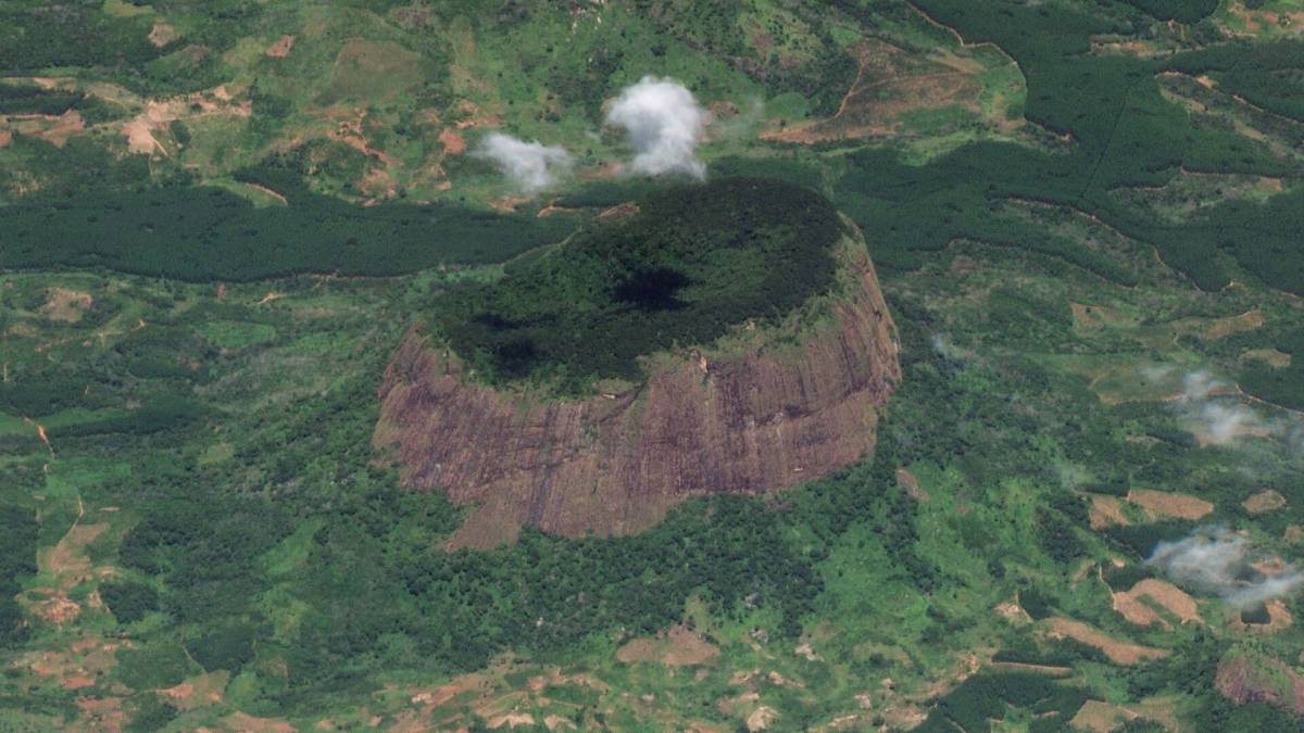 Na satelitním snímku si všiml podivného zeleného flíčku a objevil dosud neznámý svět