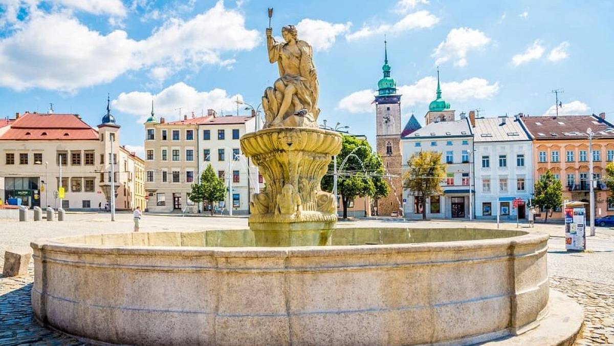 Obchodní dům Prior v Jihlavě: Kontroverzní stavba v srdci města