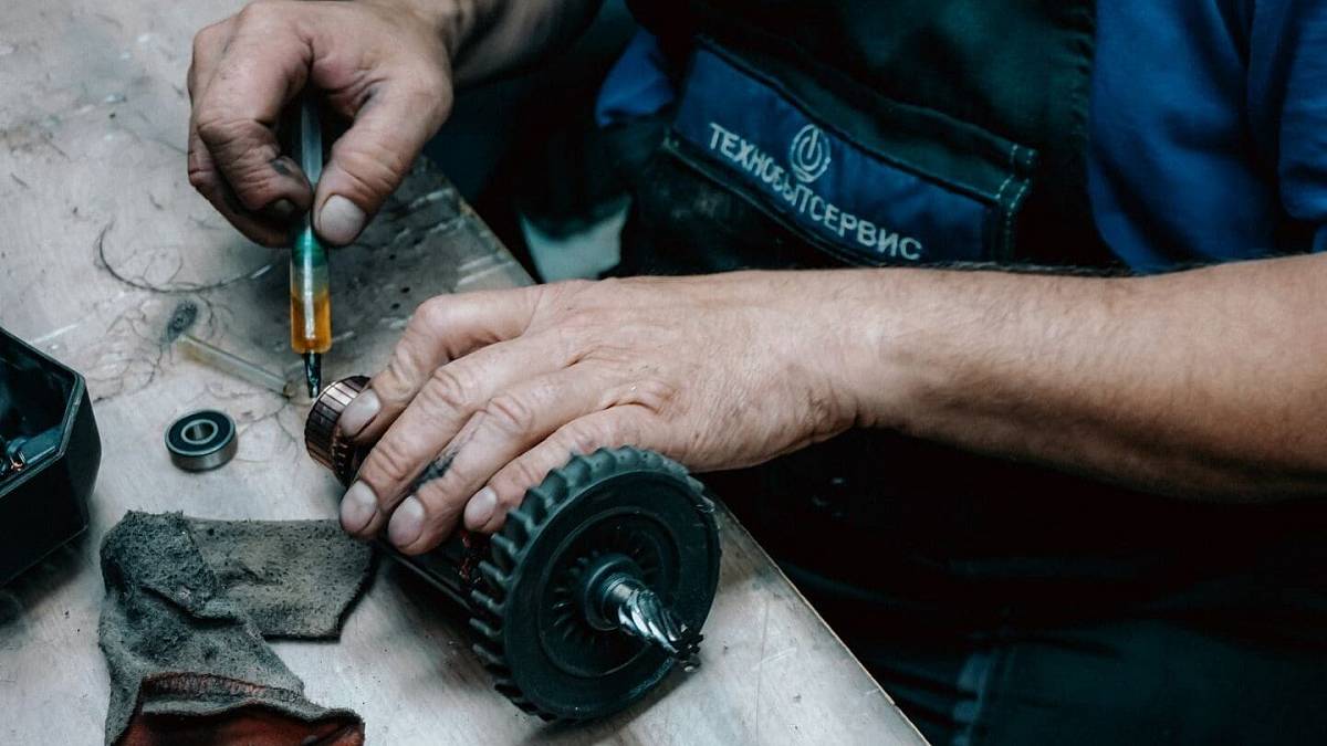 Bez vysoké a 85 000 Kč/měsíc na ruku. V těchto profesích zoufale chybí pracovníci