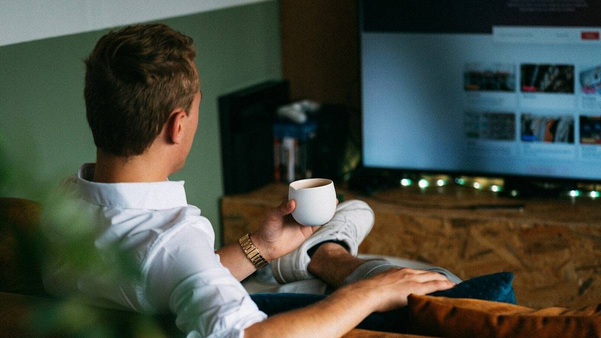 Tohle je povinnost pro každého Čecha: V neděli ve 14:50 nasazuje ČT1 skvostný film s Hrušínským v hlavní roli