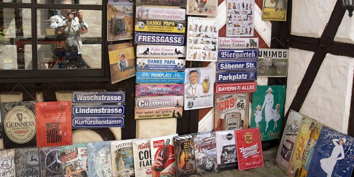 Za Husáka visel v každé ušmudlané garáži. Teď ho pod 10 000 Kč prodá pouze hlupák