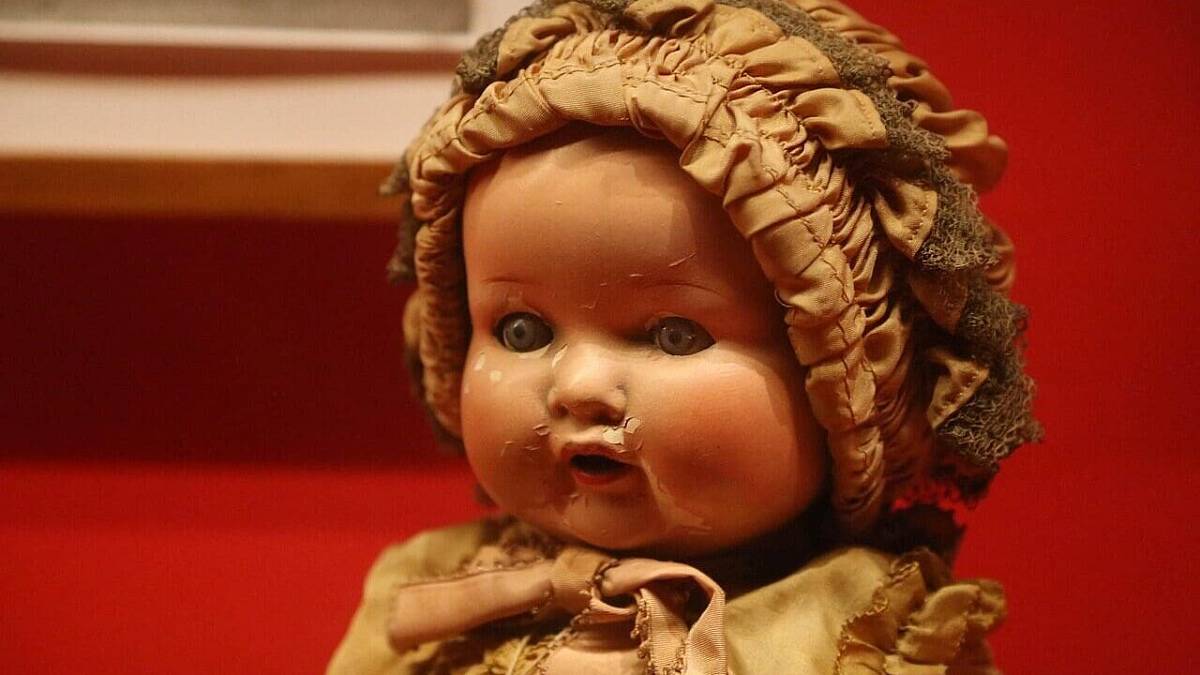 Kdo najde doma tuto starou mrkací panenku, dostane od sběratelů 17 999 Kč minimálně