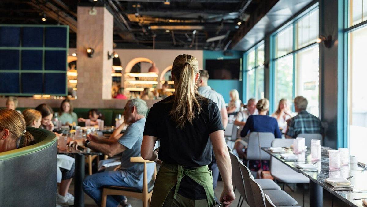 Ani namyšlení podnikatelé, ani otravné tetky. Výzkum ukázal, kteří hosté si v restauracích nejvíce stěžují