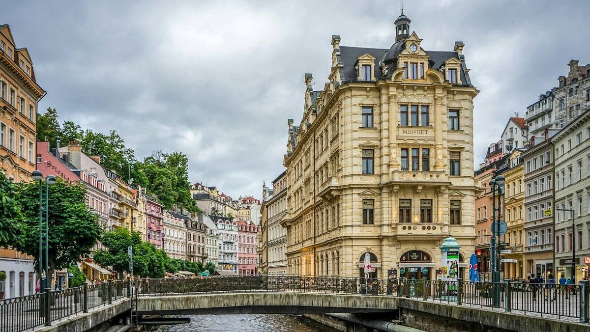 Návštěva Karlových Varů může překvapit: Ceny i služby cílí na zahraniční klientelu