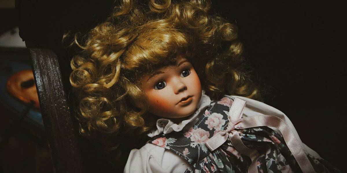 Tahle panenka s porcelánovou hlavičkou má dnes pro sběratele cenu 16 000 Kč