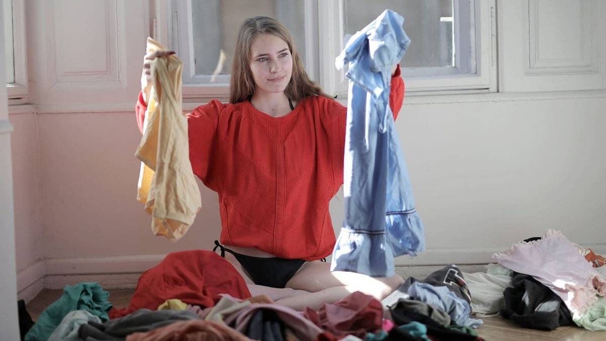Mladí lidé po odchodu od rodičů neperou prádlo. Pětina z nich neví, jak zapnout pračku