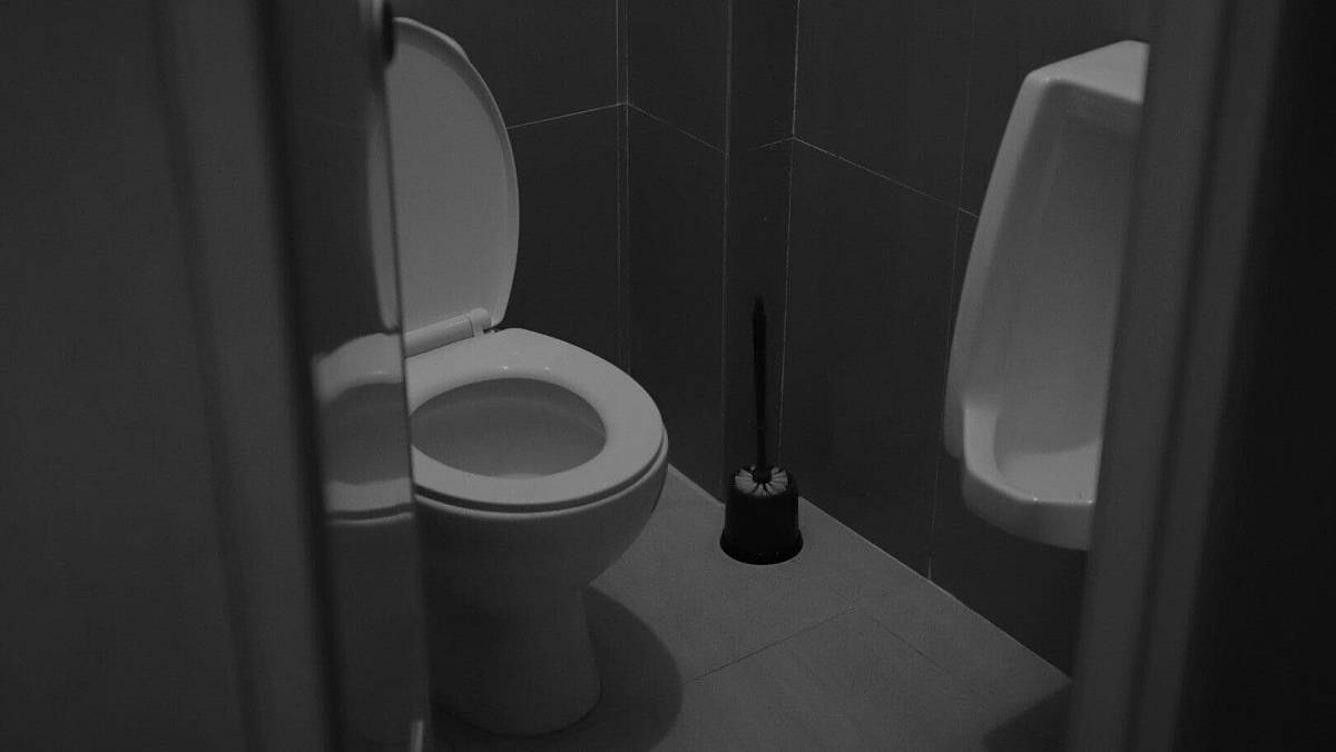 Urolog radí: Močení v sedě je nejlepší rozhodnutí každého muže