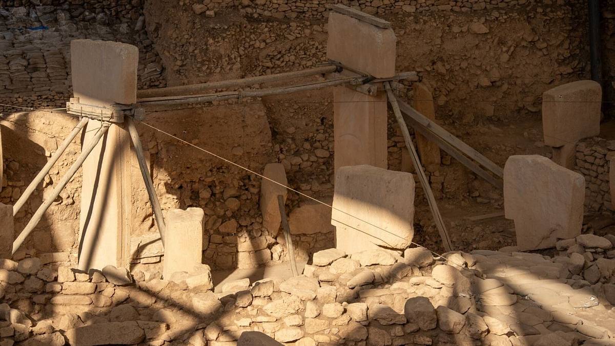 Jak archeologové poznají stáří nalezených artefaktů bez jediného nápisu