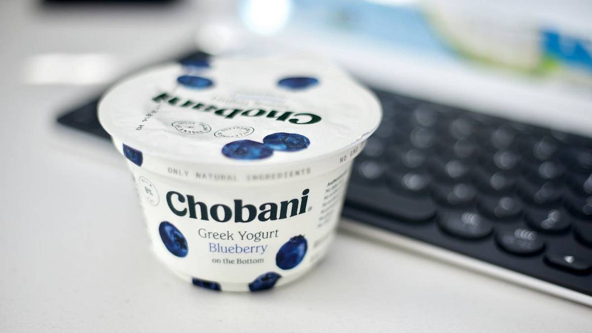 Jogurt po datu spotřeby: V kelímku se odehrává tanec bakterií, chcete ho jíst?