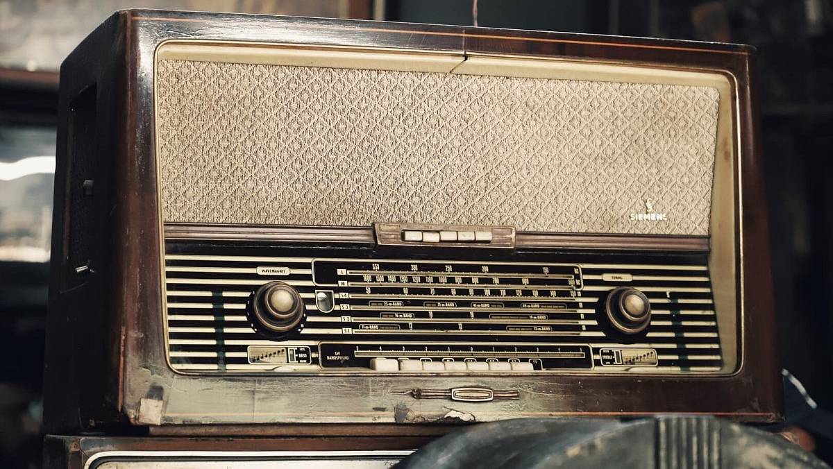 Toto rádio bylo dříve v každé domácnosti. Kdo ho neobouchal, dostane od sběratelů 5 000 Kč
