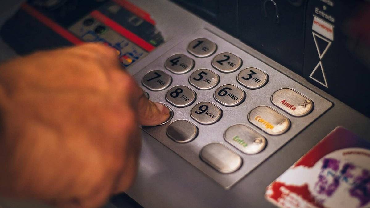 PIN kód pozpátku u bankomatu: Funguje tahle záchrana při přepadení?