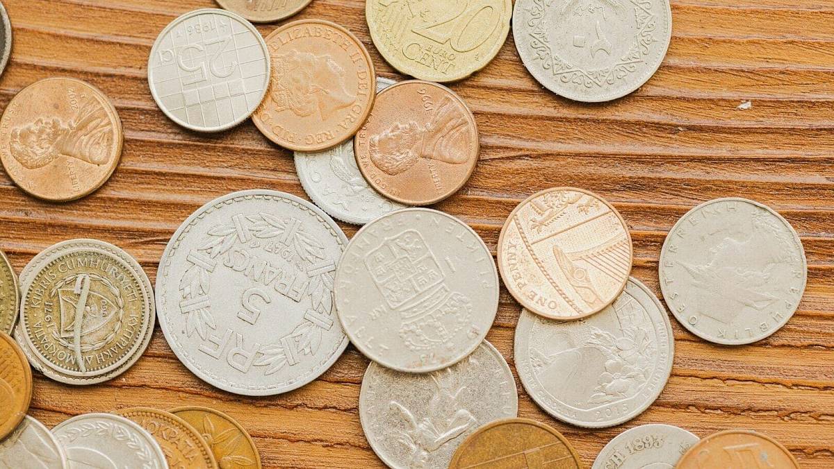 Dvacetihalíř z první republiky může být dražší než smartphone. Záleží na roku ražby