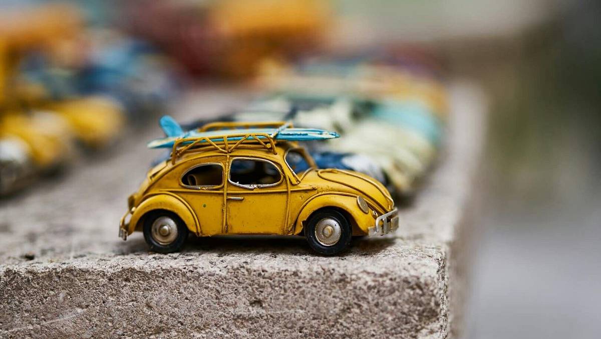 Kdo najde doma toto plechové autíčko, dostane od sběratelů 100 000 minimálně