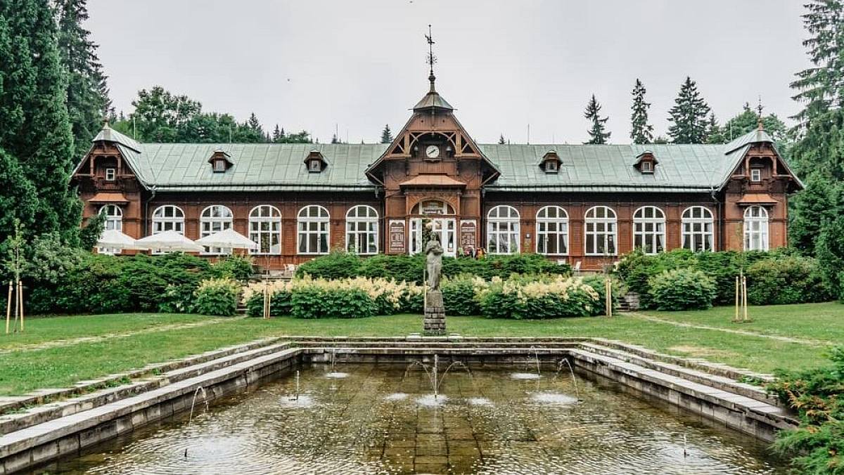 Karlova Studánka patří k nejklidnějším lázním v Česku: Láká čistým vzduchem i prostředím uprostřed hor