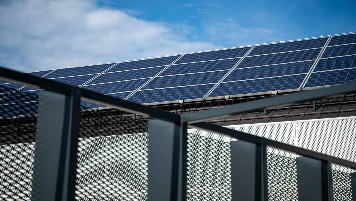 Solární panely na střechách jsou minulostí. Jejich náhradu můžete umístit úplně kamkoliv, včetně okna