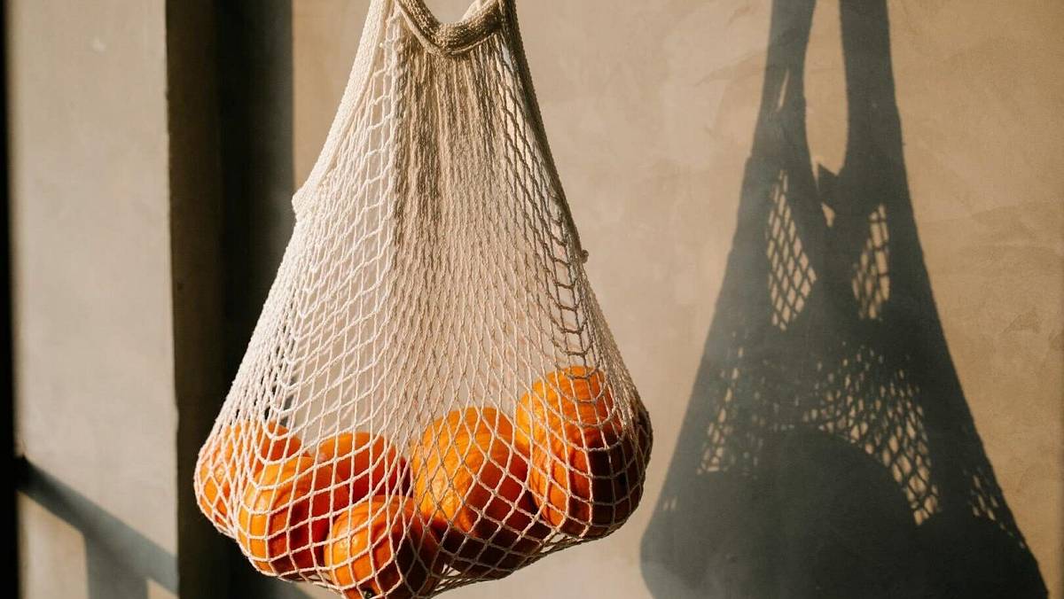 Síťová taška unesla velký nákup a přežila dekády. Dnes o ni mají zájem sběratelé