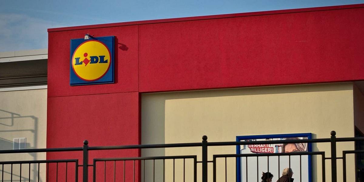 Lidl a Penny mění do konce prázdnin otevírací dobu