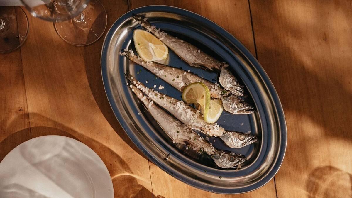 Ani tuňák, ani losos. Nejzdravější ryba pro mozek a srdce je nejlevnější v celém supermarketu