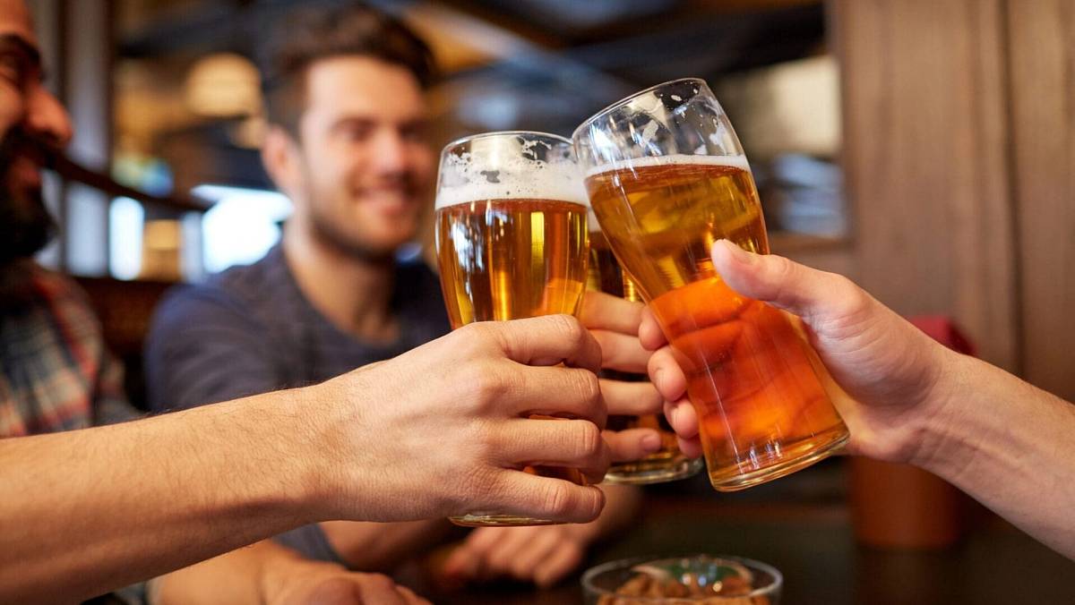 HOSPODSKÝ KVÍZ: 10 otázek ze světa geniálních podvodníků a zločinu. Odhalíte pravdu?