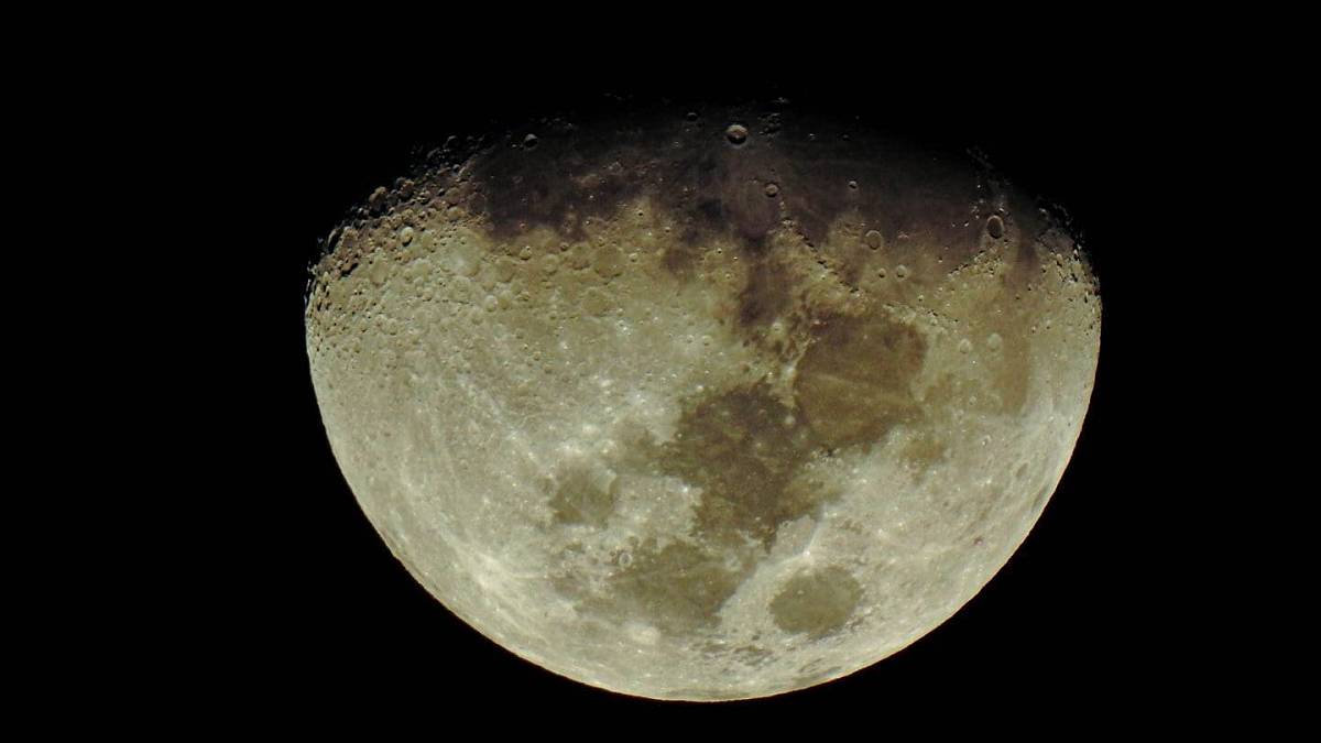 NASA zkoumá záhadnou díru na Měsíci. Může to být vstup do podzemí