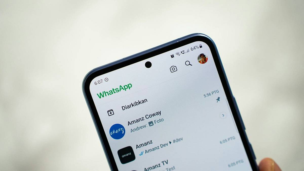 Pozor na falešné zprávy: Podvodníci zneužívají rodinné vazby na WhatsApp