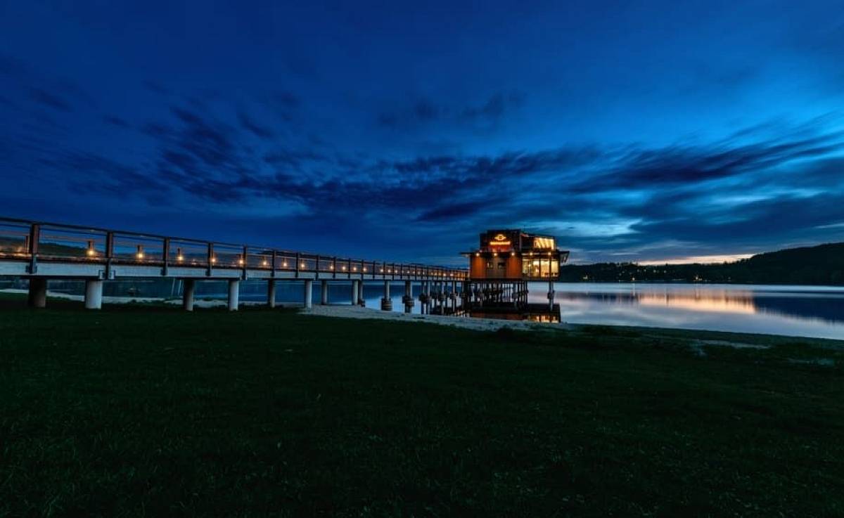 Lipno v proměně času: Jak se z dostupné dovolené stal exkluzivní prostor