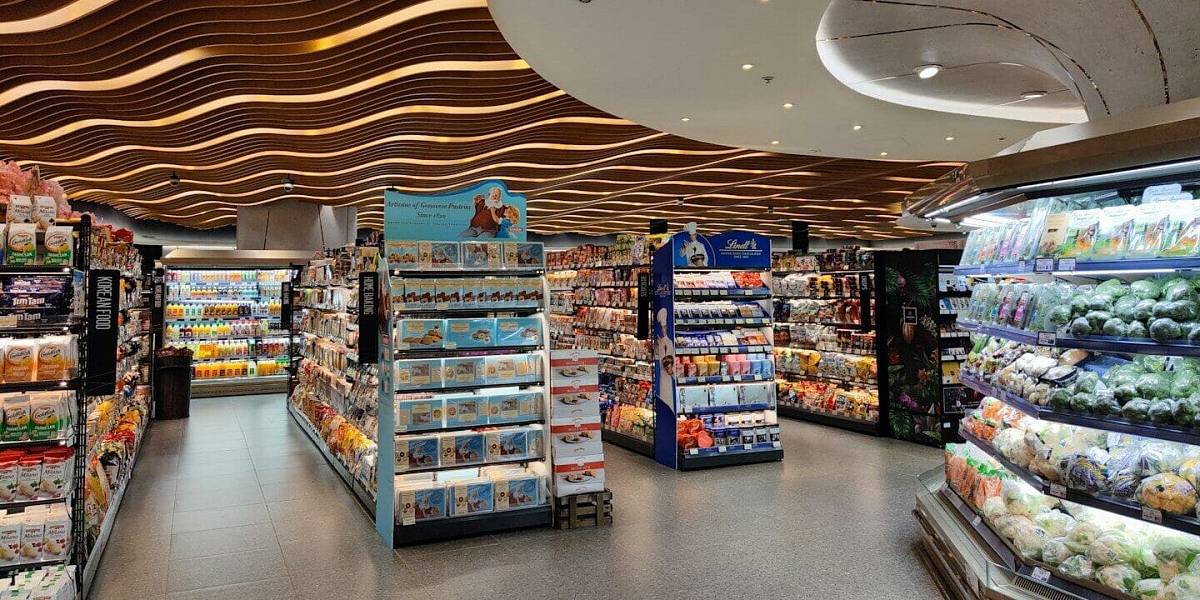 Ani Lidl, ani Makro. Češi tvoří fronty před novým obchodem, kde mají potraviny za 30 % ceny