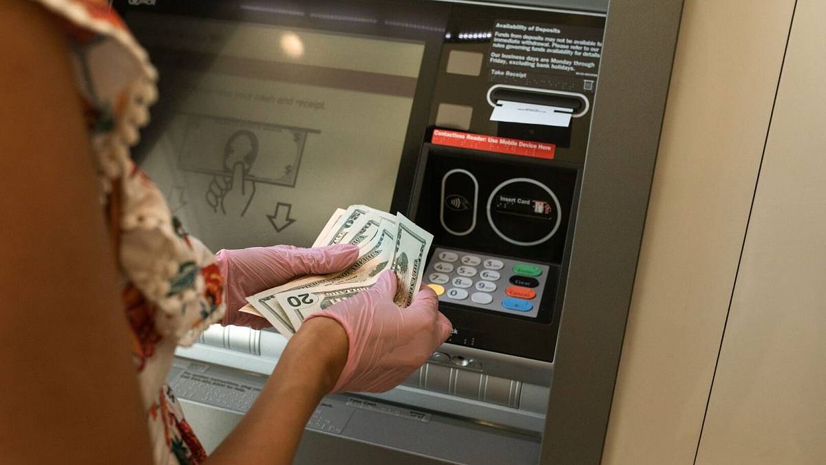Bankomaty se už brzy úplně změní. EU nekompromisně nařídila nové funkce