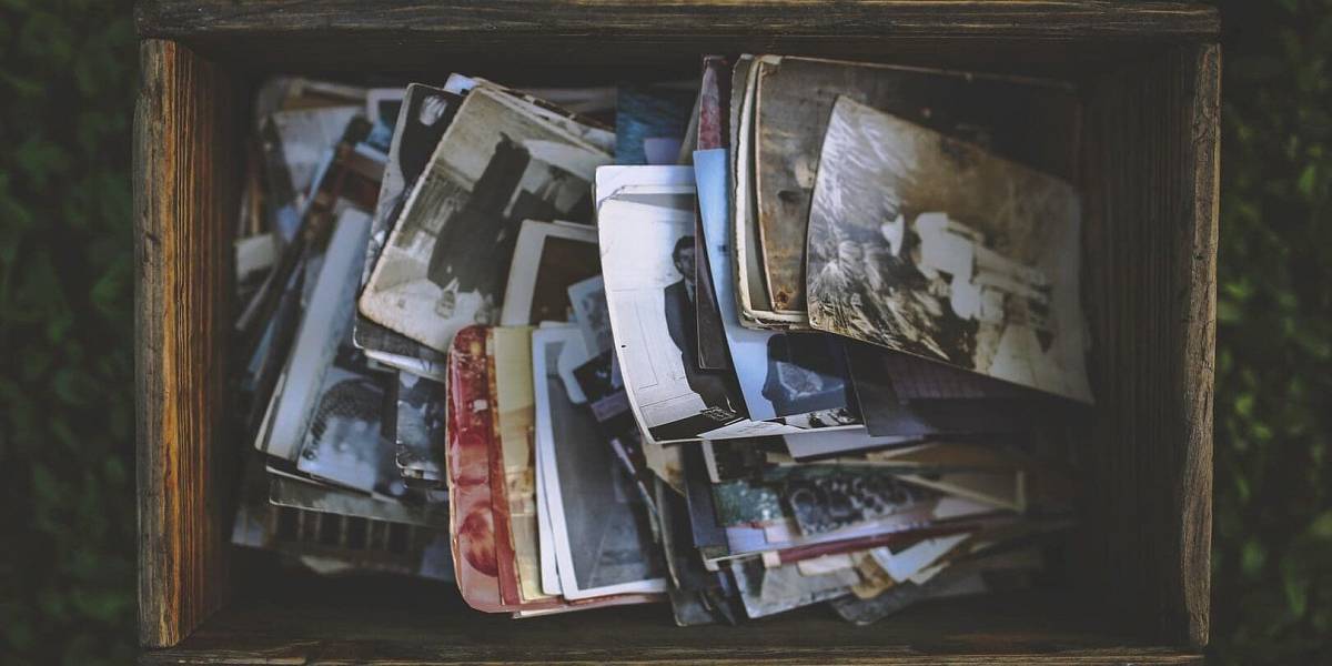 Tyhle přisprostlé fotografie stále kolují po Česku. Mají hodnotu kolem 1 000 000 Kč