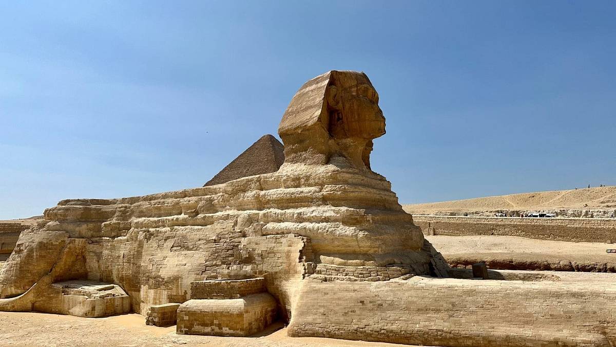 Tělem egyptské sfingy skutečně vedou šachty. Jejich účel dodnes není zcela jasný