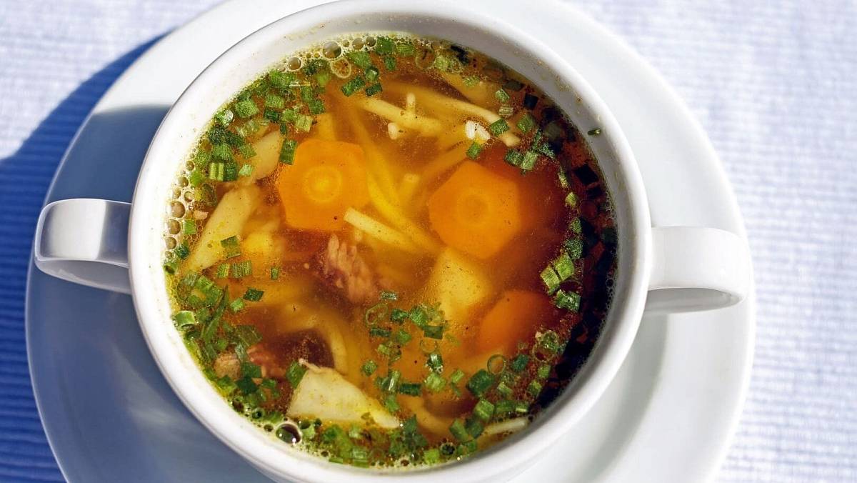 Tato polévka zabraňuje řídnutí kostí. Lidé nad 60 by ji měli jíst povinně 1x týdně
