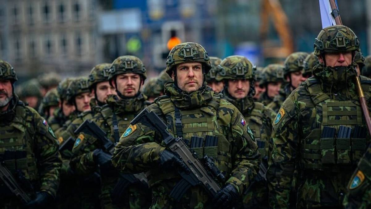 Česká armáda má nové uniformy. Navazují na tradici první republiky