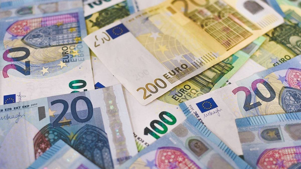 Jaký musíte mít příjem, abyste mohli žít jako běžný obyvatel západní Evropy? Pro Čecha smutné číslo