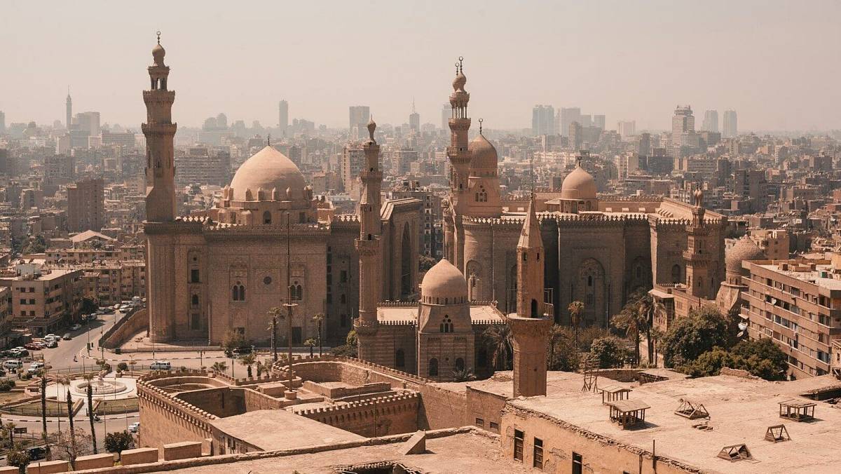 Dovolená v krizovém režimu: Egypt omezuje noční život a zavádí plánované výpadky elektřiny, aby odvrátil ekonomický kolaps