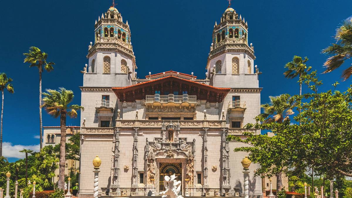 Hearst Castle: Megalomanský zámek, kde se hollywoodské hvězdy vrhaly z balkónu