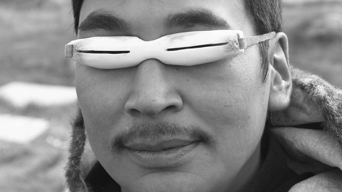 Mají Eskymáci šikmé oči z pradávných sněžných brýlí? Saze jim pomáhaly proti sněžné slepotě