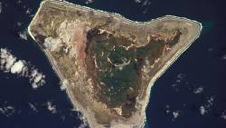 Uprostřed Tichého oceánu leží ostrov se zcela výjimečnými stavbami. Kde se tam vzaly a kdo je obýval - to jsou otázky, na které není jednoznačná odpověď