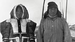 Grónská manželství: Eskymáci se laskali jinak než líbáním a uchazečka o vdovce mazaně velebila jeho zesnulou ženu