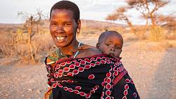 Ve 3 měsících sedí, v 6 stojí a v 9 chodí. Raketový vývoj kojenců z afrických kmenů je podmíněn důležitým reflexem
