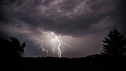 Obloha ztemní jako ve filmu o konci světa. Meteorologové varují: Už dnes to praskne