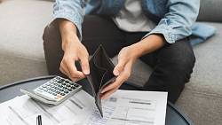 Čechy rozzuřila průměrná mzda téměř 47 000 korun: Málokdo na ní dosáhne