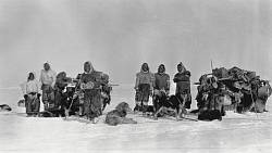 Inuité obývali oblasti Arktidy, přizpůsobili se těžkým podmínkám a zanechali významné kulturní stopy