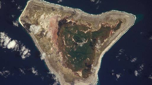 Uprostřed Tichého oceánu leží ostrov se zcela výjimečnými stavbami. Kde se tam vzaly a kdo je obýval - to jsou otázky, na které není jednoznačná odpověď