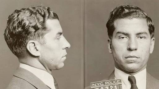 Lucky Luciano byl zatčen a uvězněn. Z vězení se dostal dříve a musel opustit USA. Cestu domů na Sicílii si užil netradičně